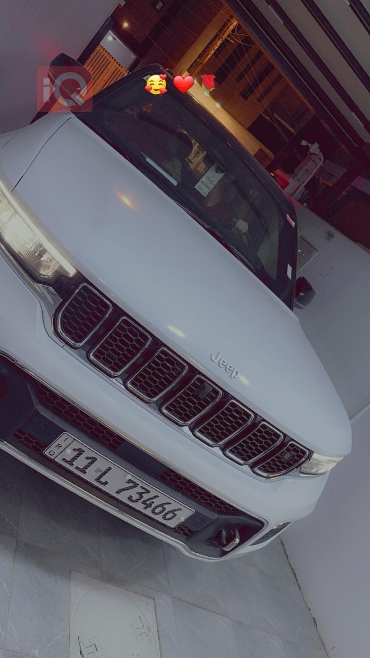 جیپ گراند شیرۆکی